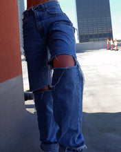 Load image into Gallery viewer, Levi’s 560 (size 4)