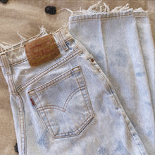 Load image into Gallery viewer, Leviโs 512 Jeans (size 2)