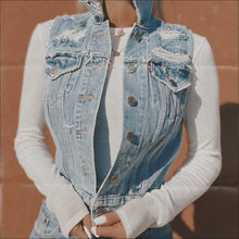 Load image into Gallery viewer, Levi’s Vest
