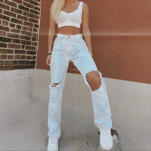 Load image into Gallery viewer, Leviโs 512 Jeans (size 2)