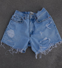 Load image into Gallery viewer, Y2K Levi’s Cut-Offs (Size 10)
