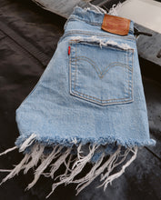 Load image into Gallery viewer, Levi’s 501 Shorts (Size 0)
