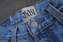 Load image into Gallery viewer, Y2K Levi’s Cut-Offs (Size 10)

