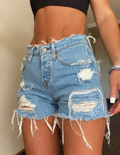 Load image into Gallery viewer, Levi’s 501 Shorts (Size 0)
