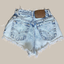 Load image into Gallery viewer, Vintage Levi’s Cut-offs (size 4)

