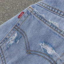 Load image into Gallery viewer, Levi’s Shorts
