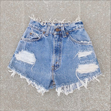 Load image into Gallery viewer, Levi’s Cut-offs (size 00)
