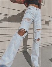 Load image into Gallery viewer, Splattered Express jeans (size 2)
